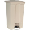 CONTENEUR A DECHETS 87 LT BEIGE RUBBERMAID dans POUBELLES