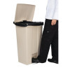 CONTENEUR A DECHETS 87 LT BEIGE RUBBERMAID dans POUBELLES